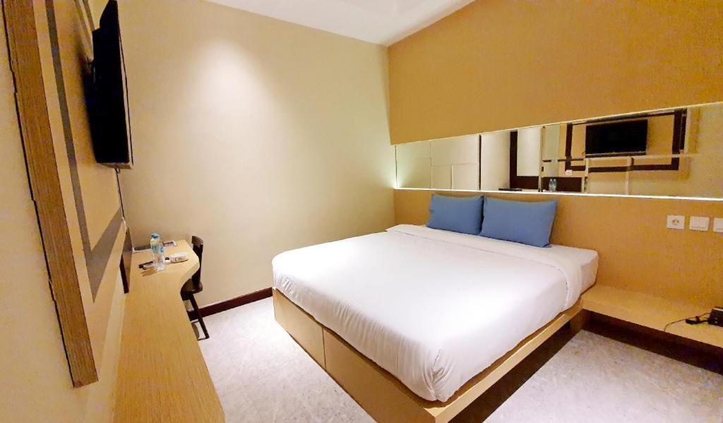 Mp Kelapa Gading Hotel 2*